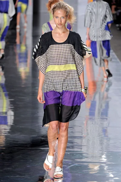 Look 30
